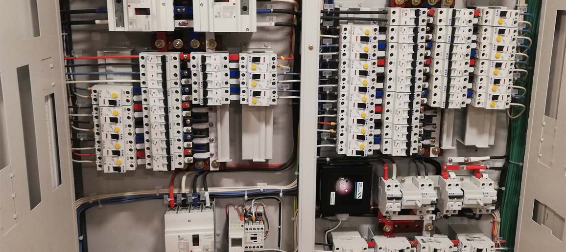 Instalación de Tableros Eléctricos en Saltillo: El Cerebro de la Productividad Industrial